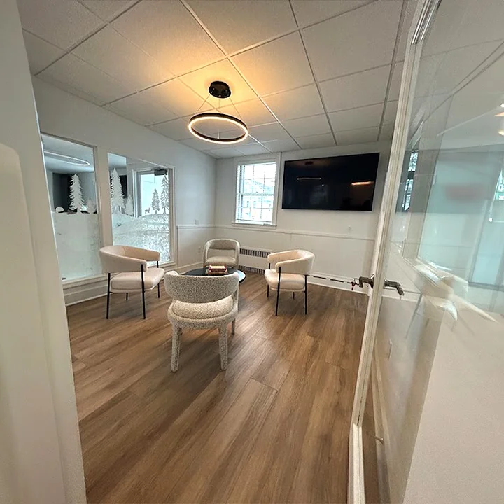 Branford Coworking - minimalist meeting pod with boucle chairs and modern ring pendant